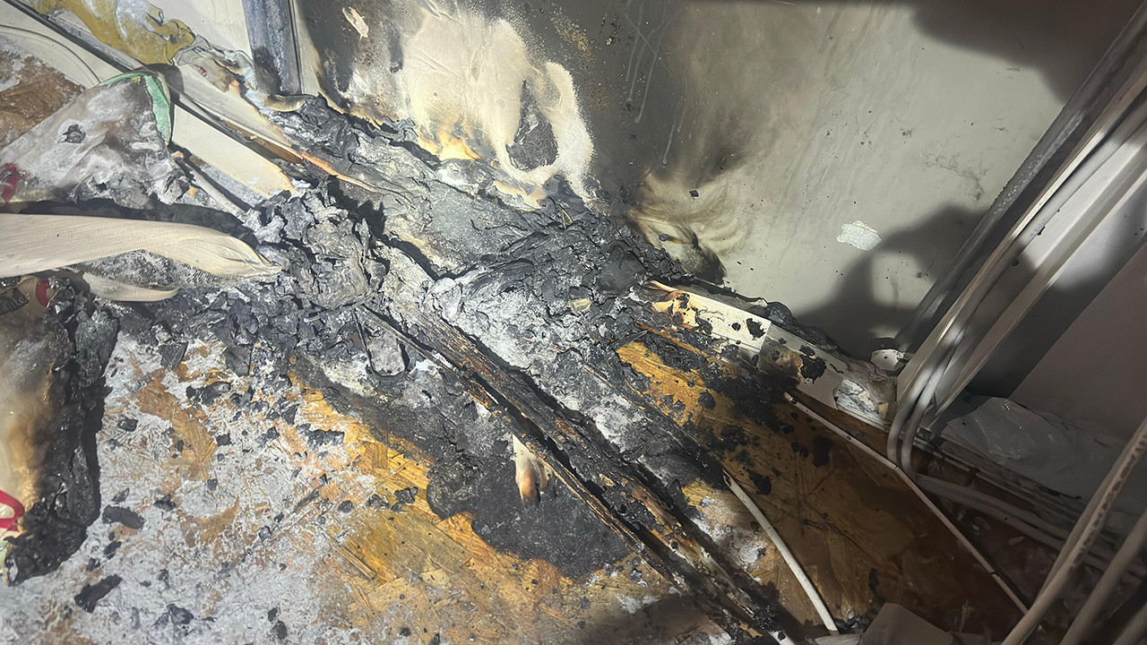 Konteyner yangınında 2 kişi dumandan etkilendi