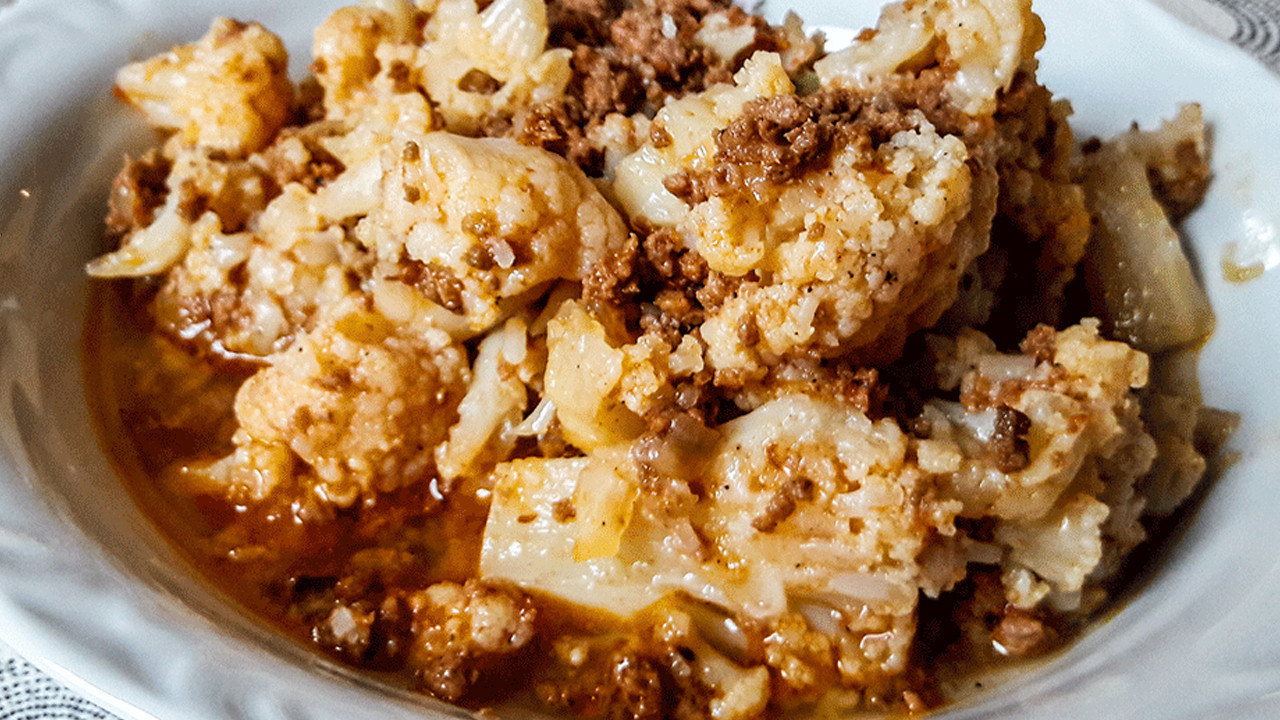 Akşama ne pişirsem diyenlere: Kıymalı karnabahar tarifi