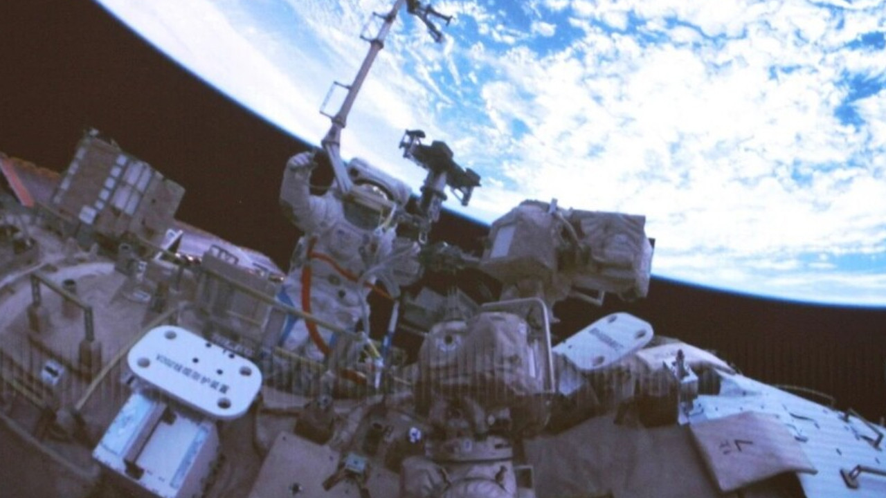 Çin'in uzay istasyonundaki ekibi üçüncü uzay yürüyüşünü yaptı