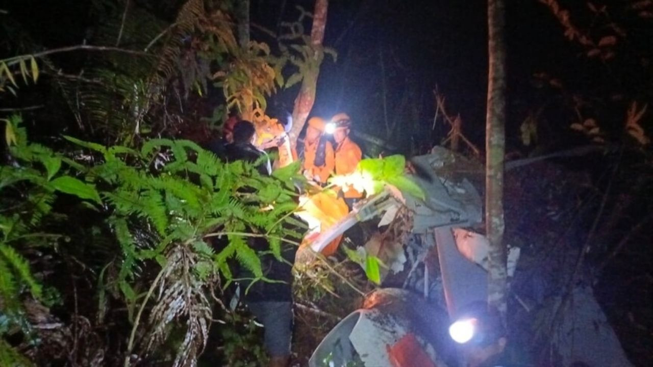 Endonezya'da helikopter faciası: 8 ölü