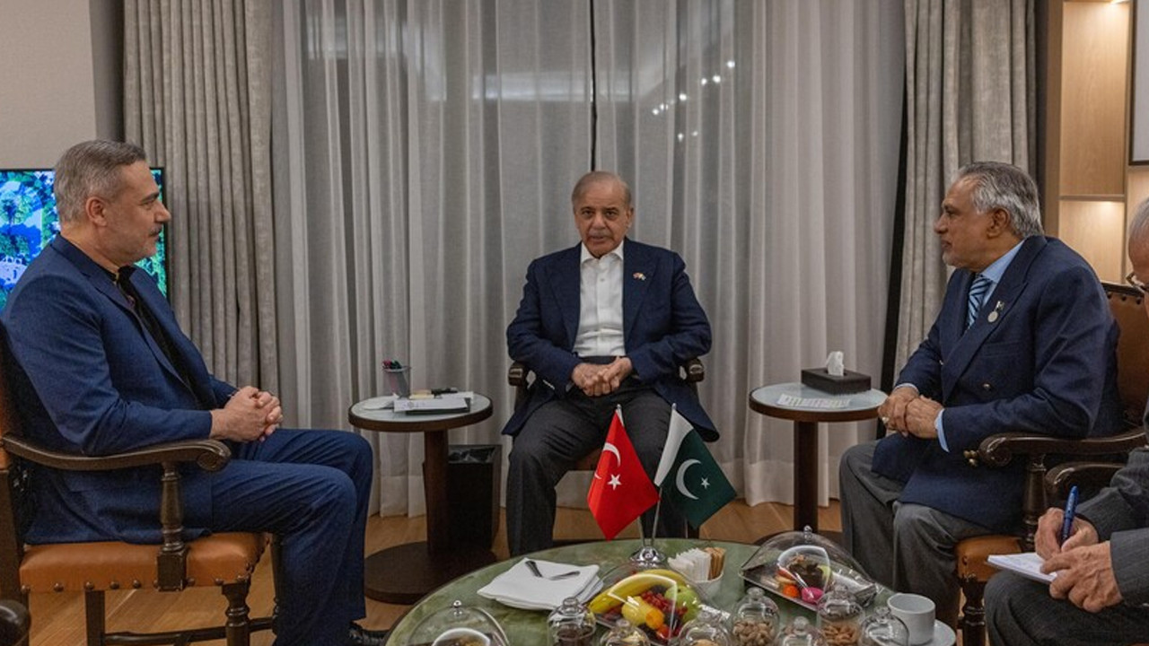 Hakan Fidan, Pakistan Başbakanı Şahbaz Şerif ile görüştü