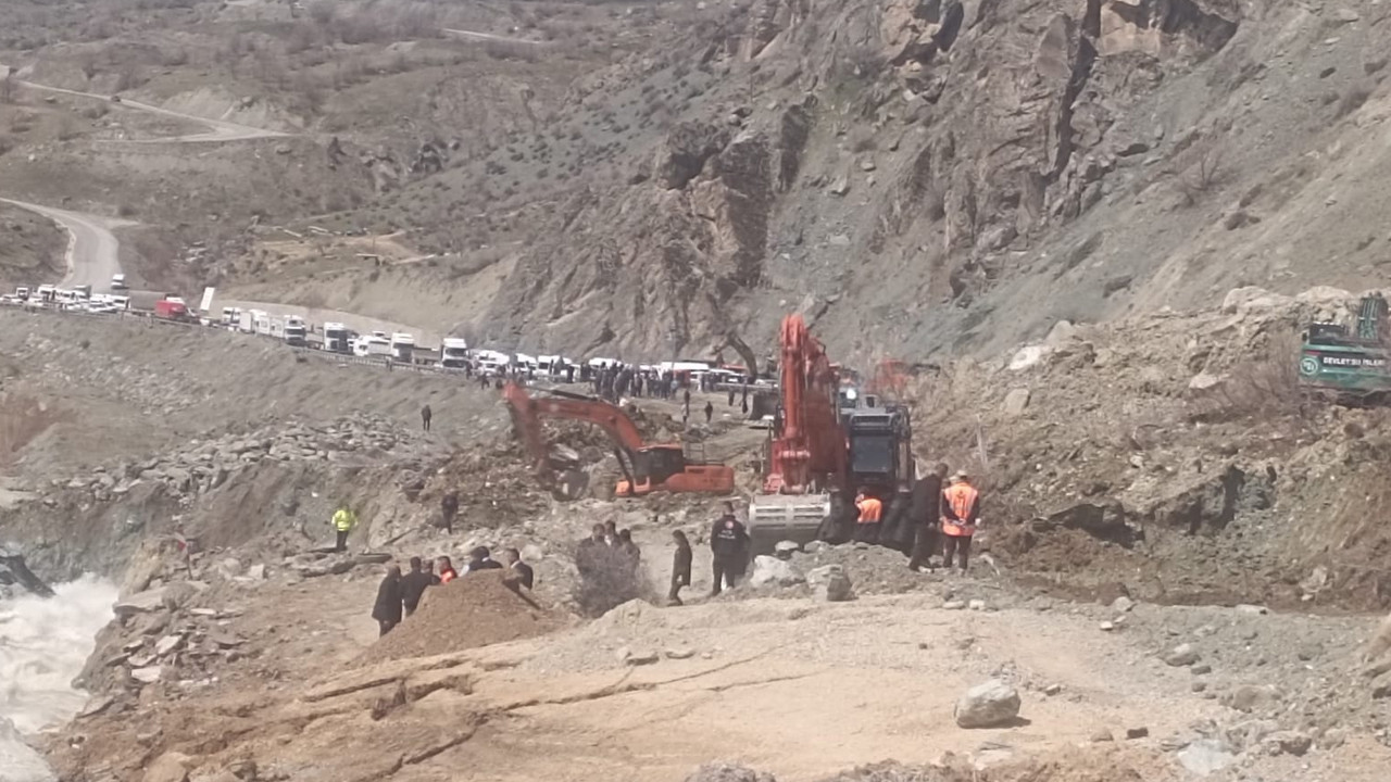 Heyelan vurdu, ekipler seferber oldu