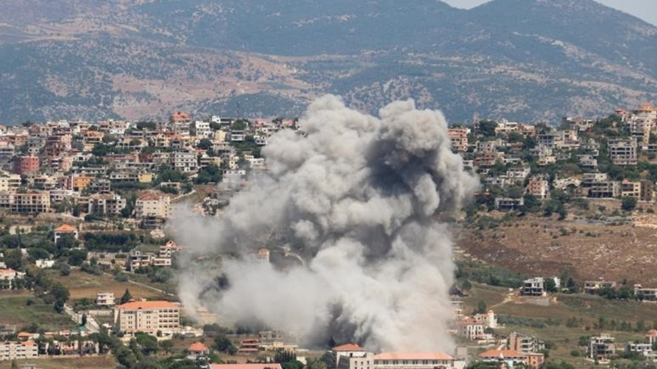 İsrail Lübnan'ın güneyindeki iki beldeyi bombaladı