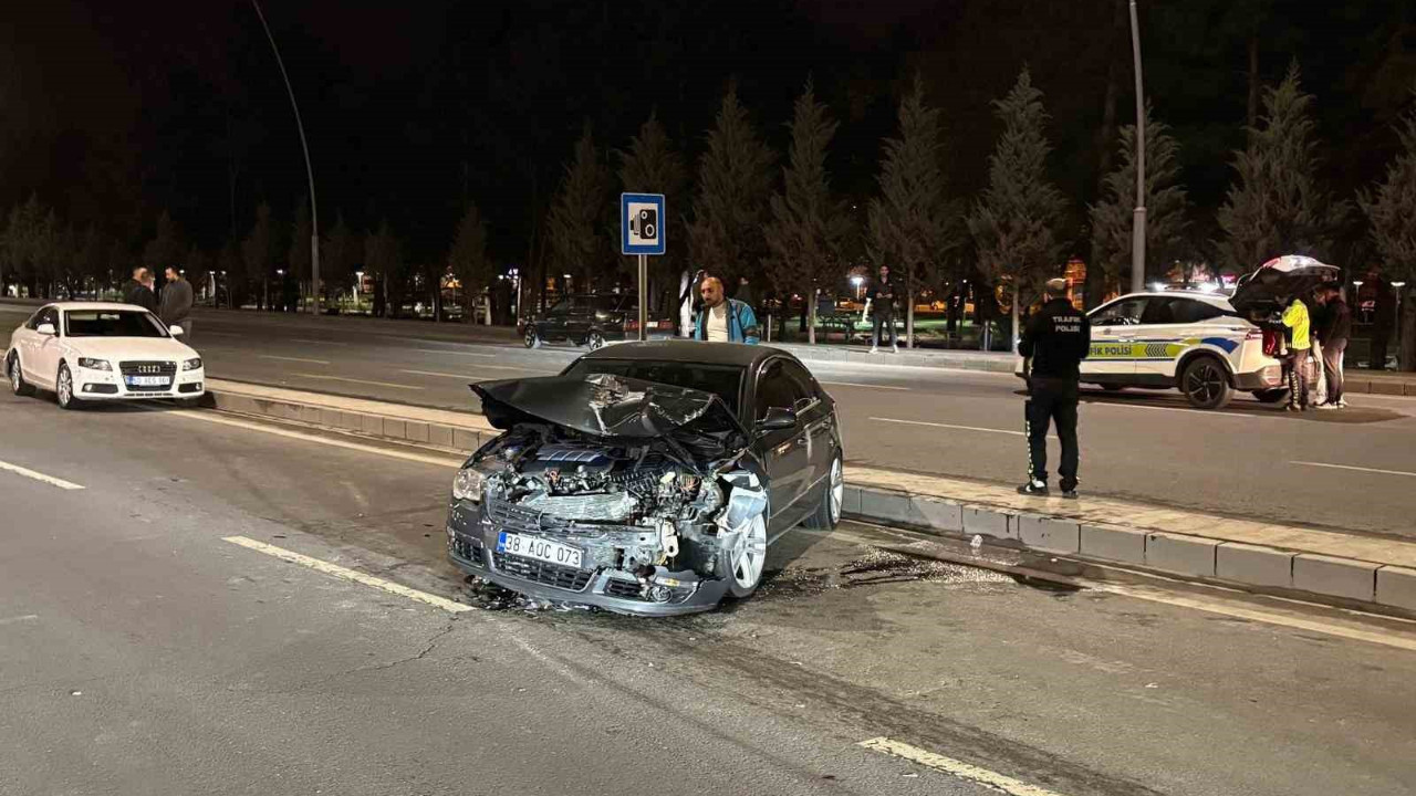 Kayseri’de iki otomobil çarpıştı: 1 yaralı