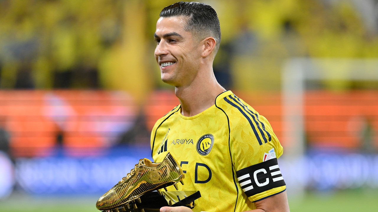 Ronaldo, 'Messi daha iyi' diyen efsane futbolcuyu takipten çıktı