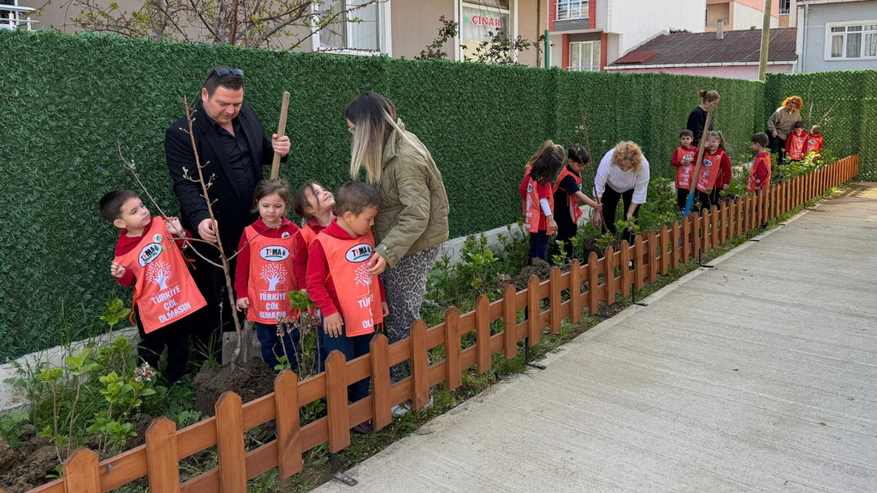 Süleymanpaşalı minikler gelecek için fidan dikti