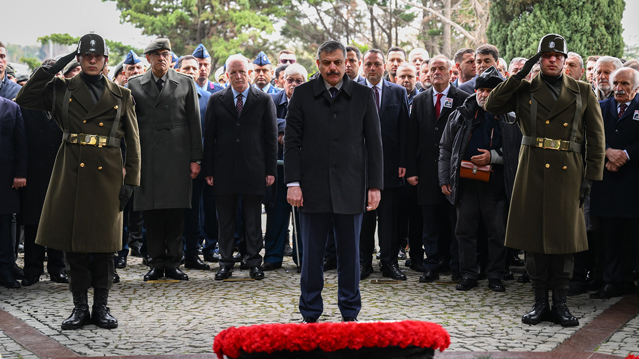 Turgut Özal vefatının 33. yılında anıldı