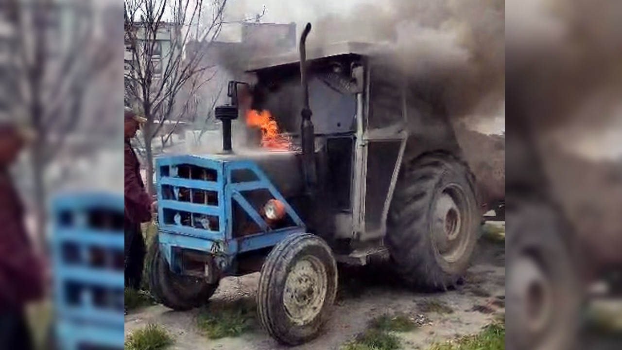 Yanan traktör alev topuna döndü