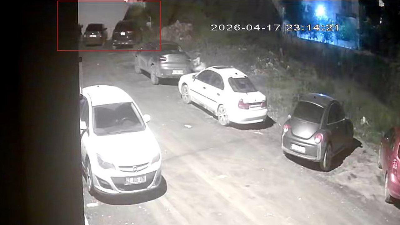 Hatay'da fırtına çatıyı uçurdu: Araçlar enkaz altında kaldı