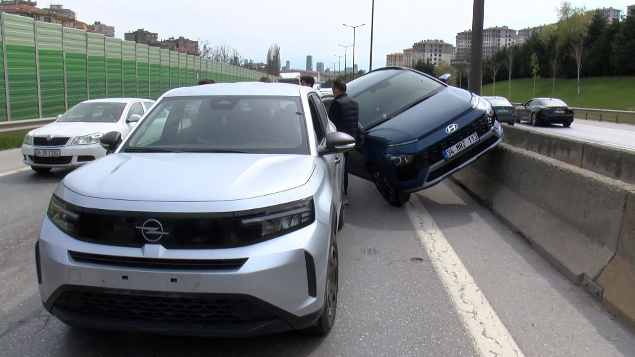 Kartal’da 6 araç birbirine girdi: Zincirleme kaza trafiği felç etti