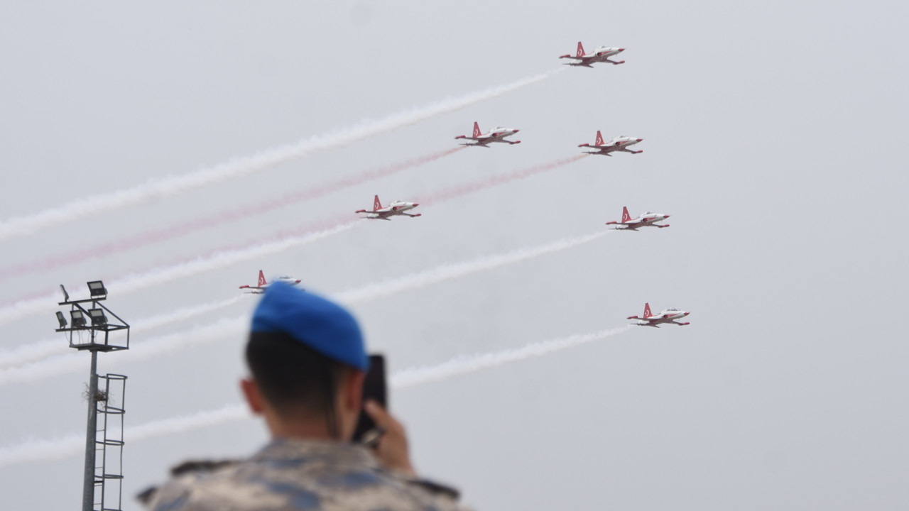 Nefesler tutuldu, gözler gökyüzüne kilitlendi: Öğrenciler için özel uçuş