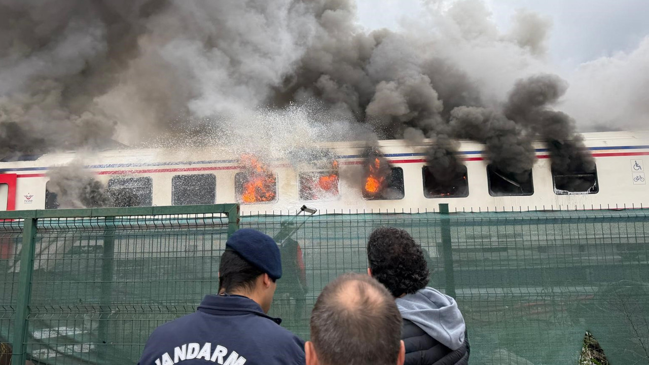 Raylara inmeden kül oldu: Pamukova’da yangın