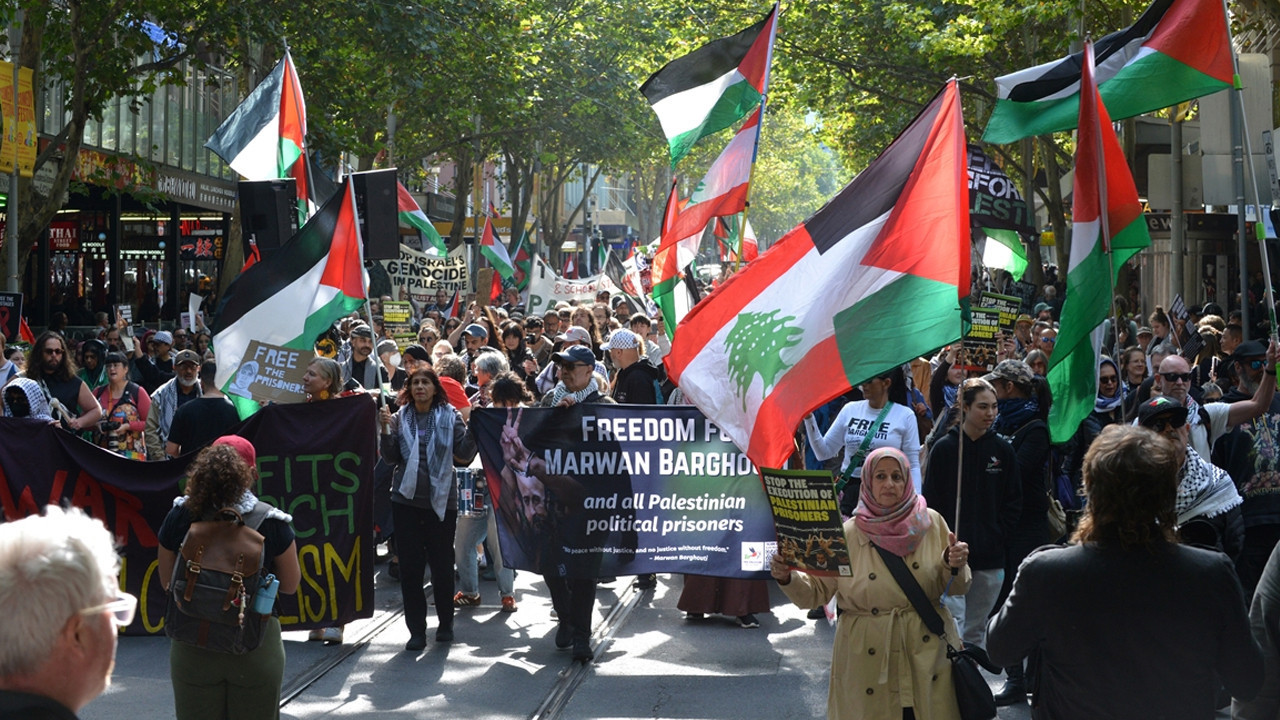 Avustralya’nın Melbourne kentinde Filistinli esirler günü için protesto
