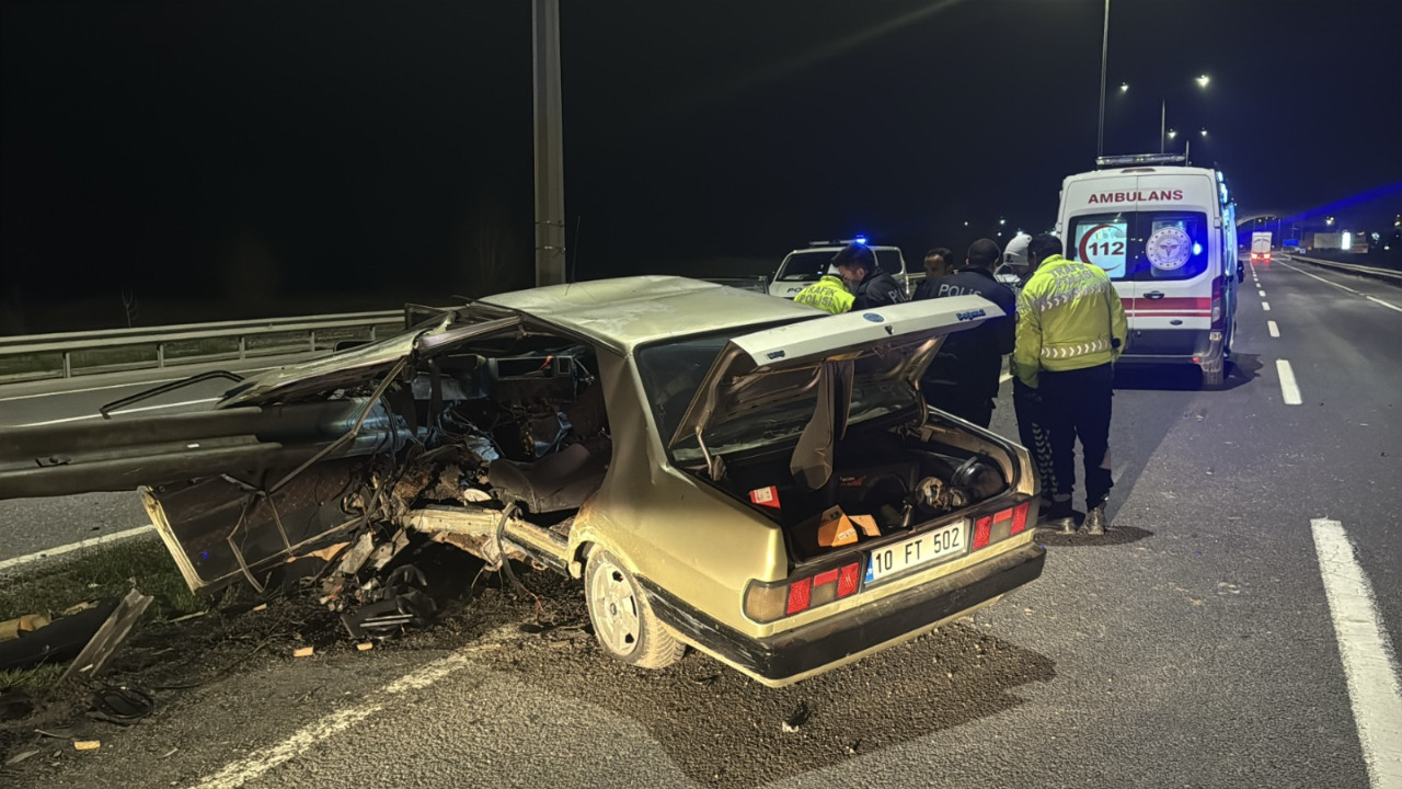 Kütahya'da feci kaza: Bariyere çarpan otomobilin sürücüsü ağır yaralandı