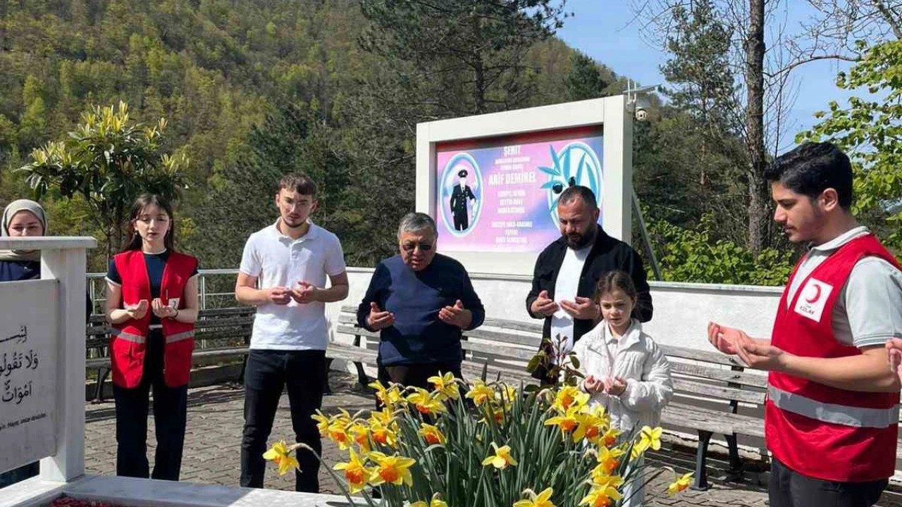 Şehit Arif Demirel’in kabri başında duygulandıran Anlar