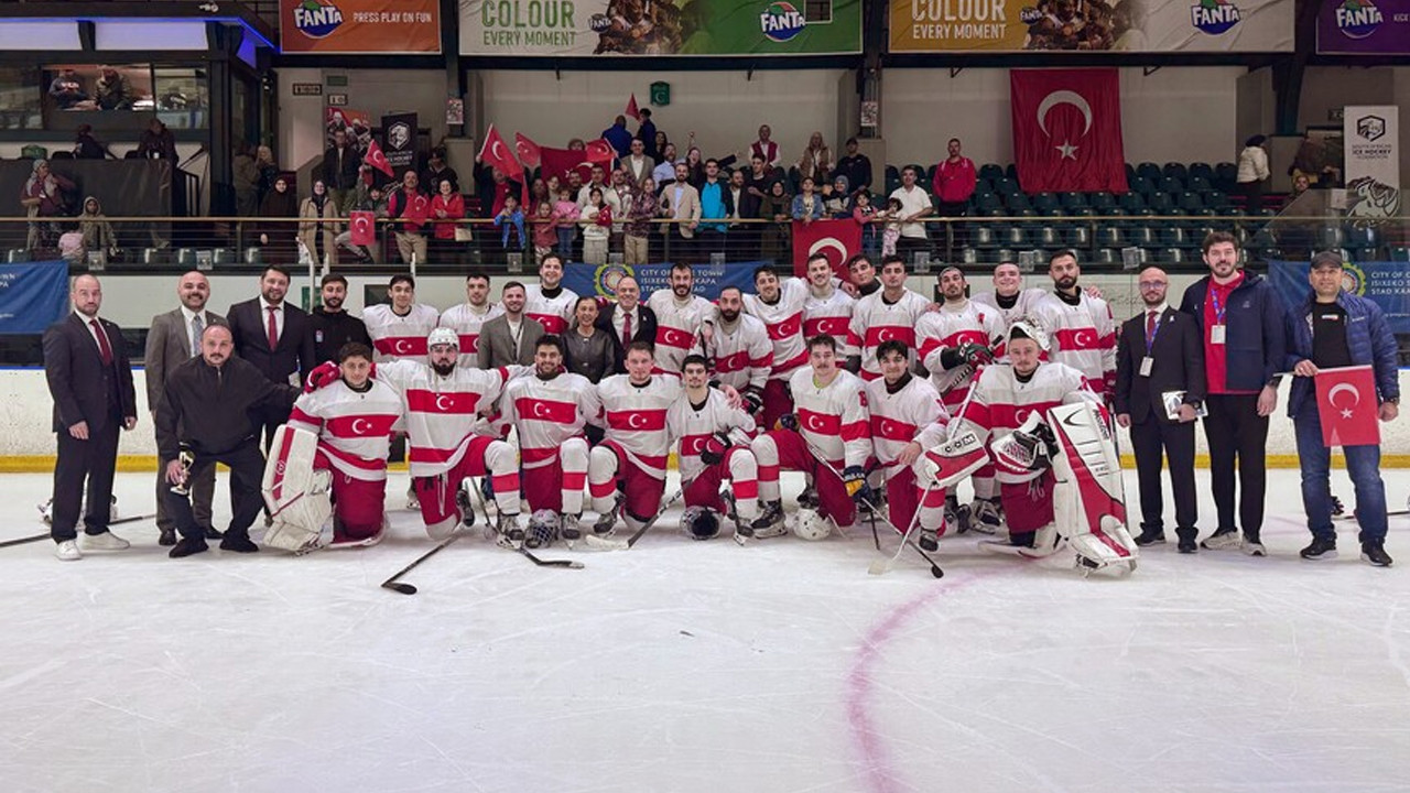Türkiye Buz Hokeyinde Meksika’yı geçti grubu lider bitirdi