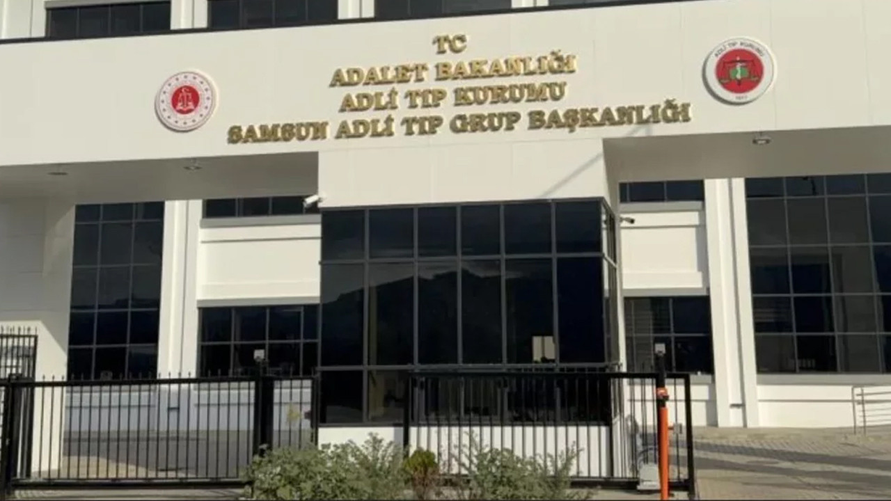 32 yaşındaki şahıs sandalyede oturur şekilde cansız halde