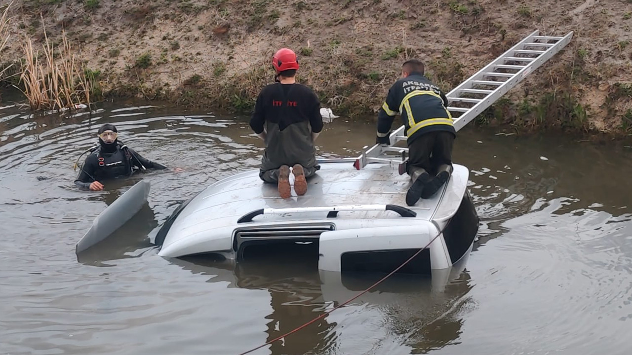 Aksaray’da hafif ticari kamyonet sulama kanalına uçtu