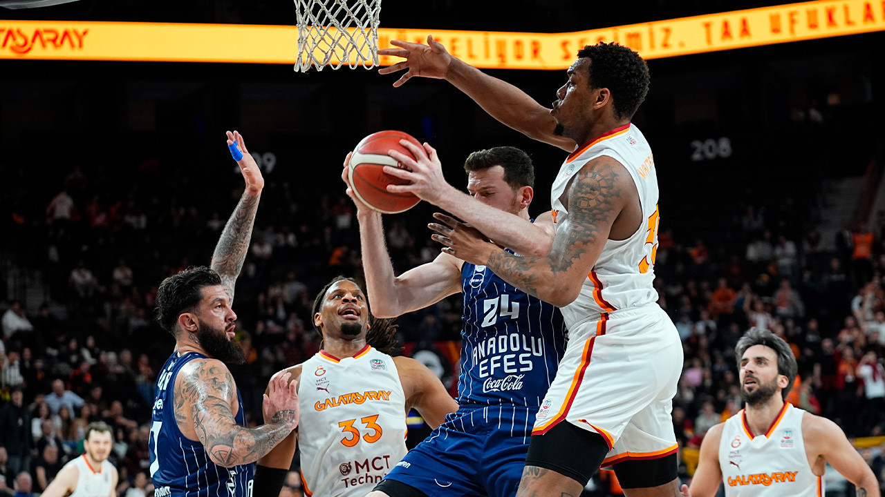 Anadolu Efes Galatasaray'ı deplasmanda mağlup etti