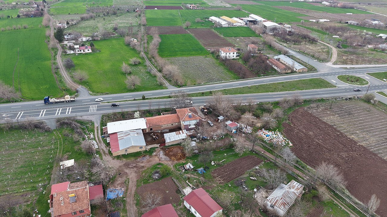 Baharın müjdecisi leylekler Elazığ’a renk kattı