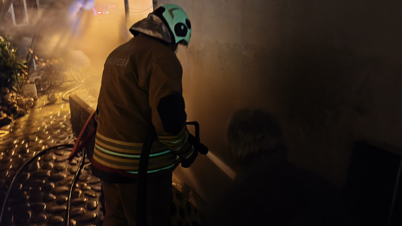 Hatay'ın Arsuz ilçesinde evin bodrum katında yangın çıktı