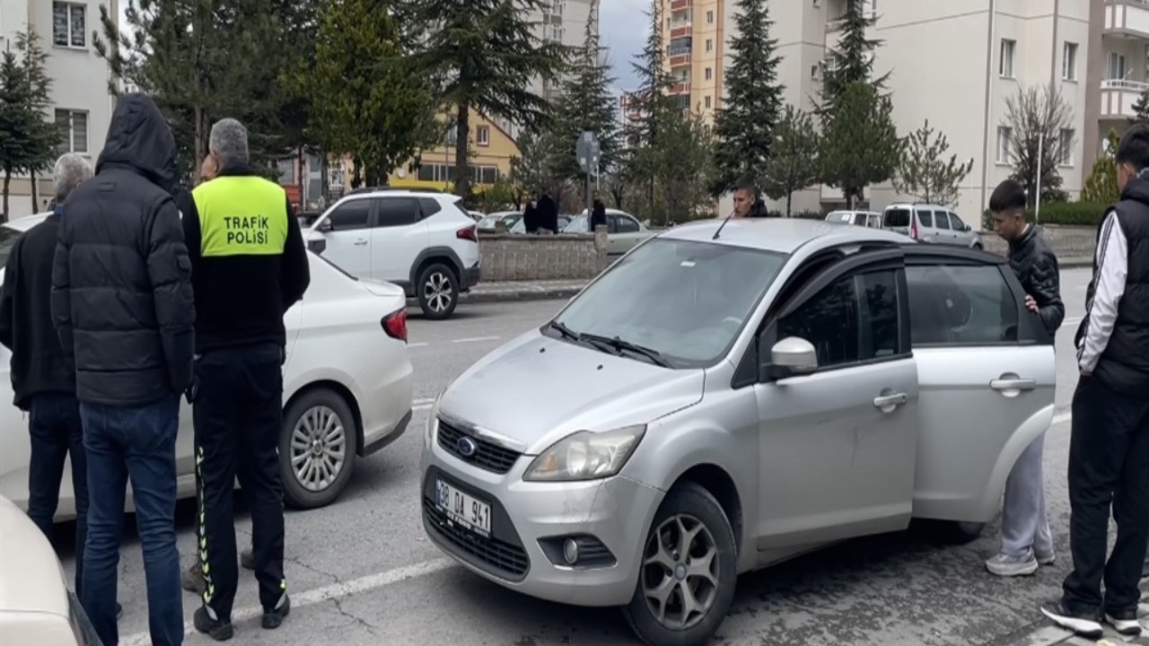 Kayseri'de 17 yaşındaki ehliyetsiz sürücü polisi alarma geçirdi