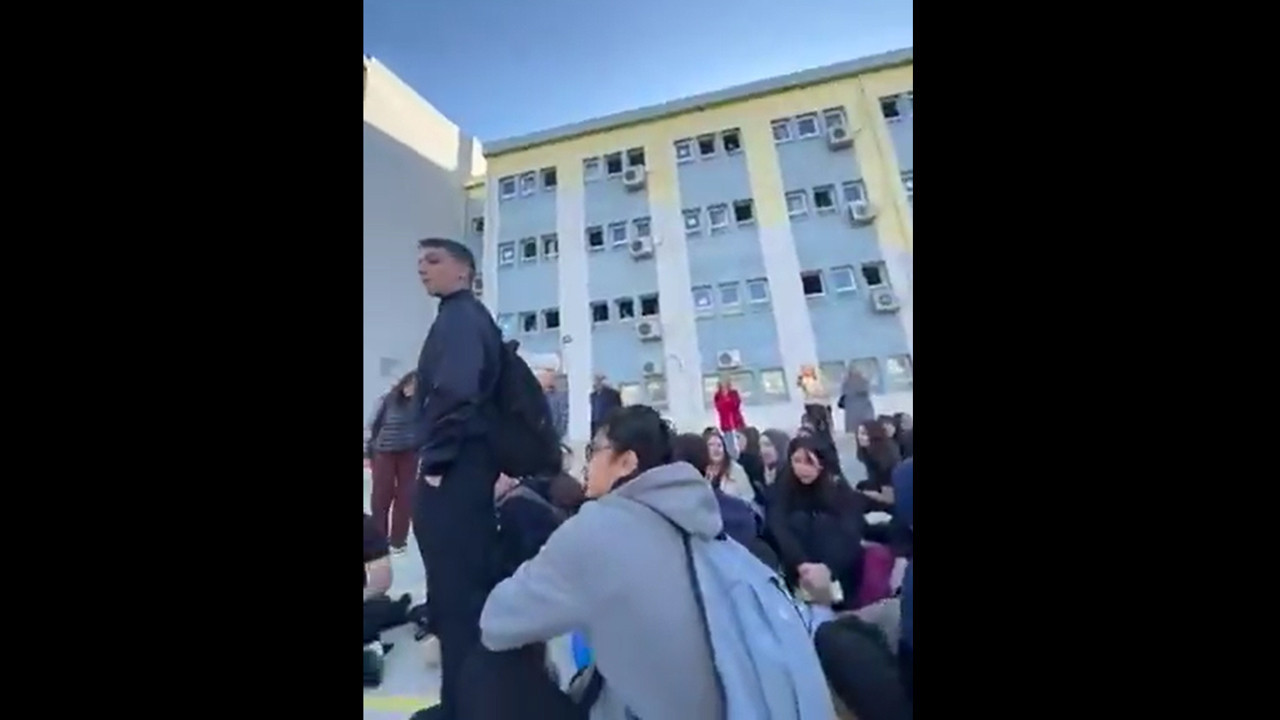 Okul saldırılarına öğrencilerden tepki: Andımız'ı okudular