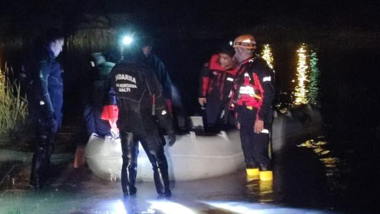 Diyarbakır'da selde mahsur kalan çoban kurtarıldı