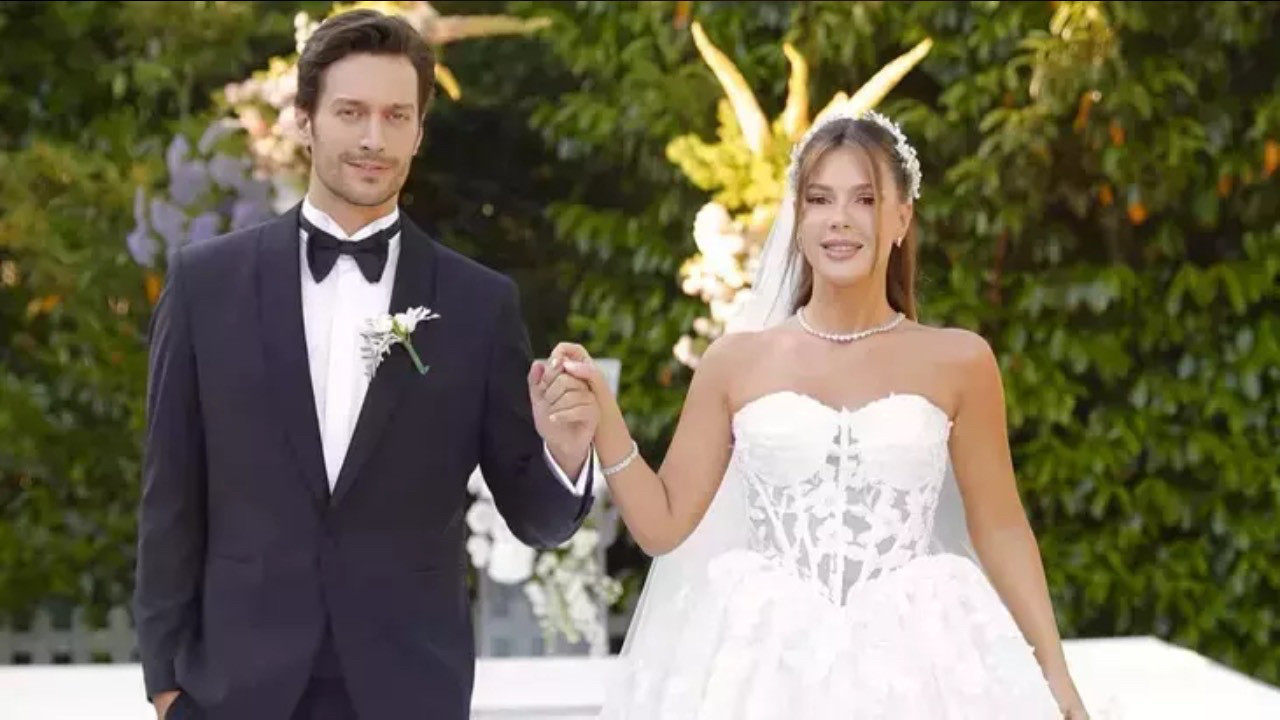 Feyyaz Şerifoğlu ve Merve Dinçkol’dan aile pozu