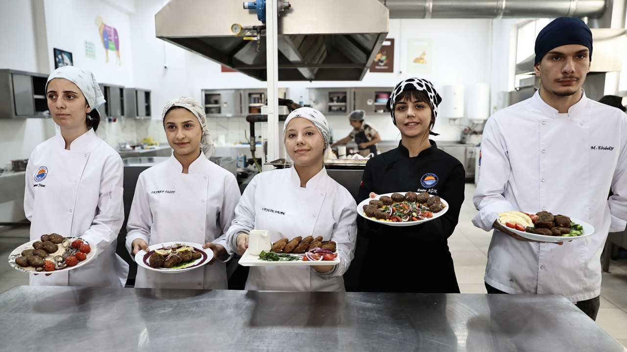 Mutfakta heyecan dorukta: Hamsi köftesi yarışmasında büyük final