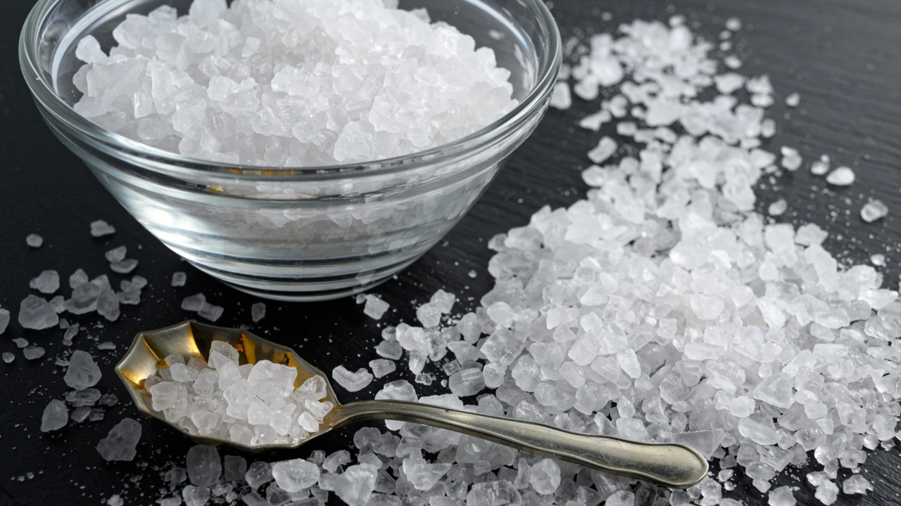 Mutfaktaki gizli bileyici: Kaya tuzu ile körelen makaslara pratik çözüm