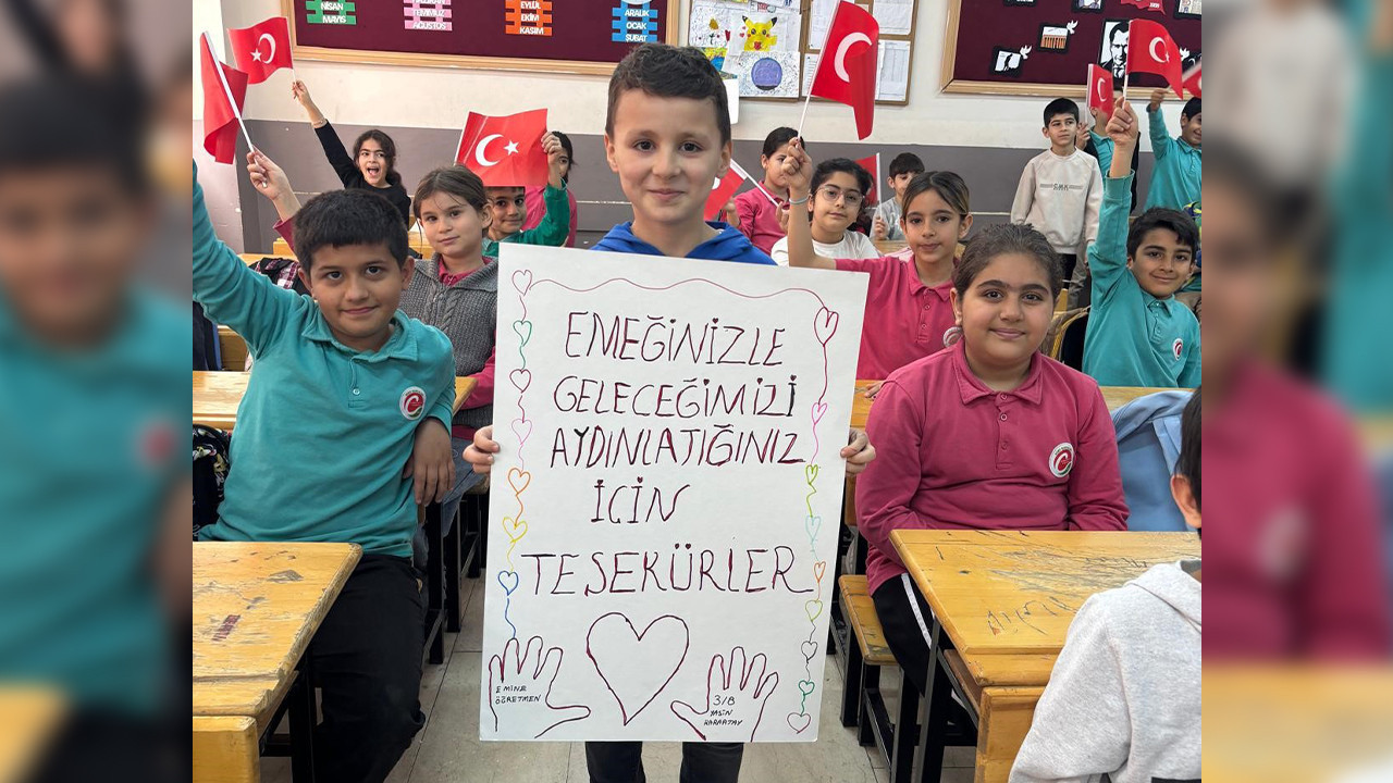 Siirt'te öğrenciler öğretmenlerini sevgiyle karşıladı