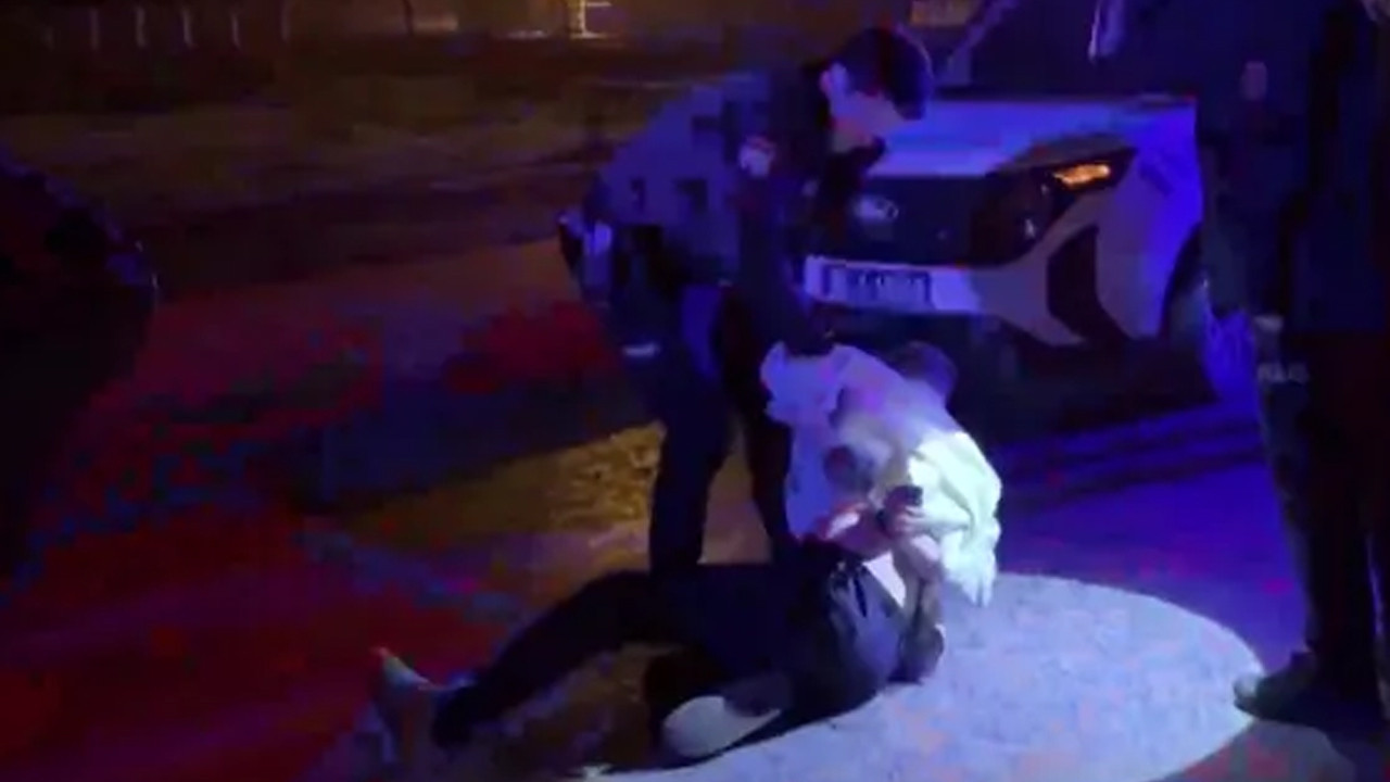 Telefonu ve kelepçeyi bahane ederek alkol testini istemedi