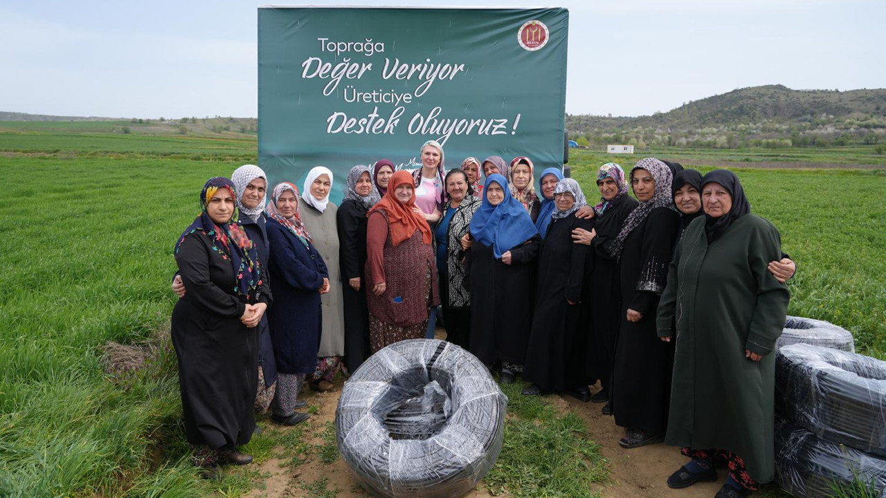 Başkan Subaşı Yeniköylü çiftçilere sulama borusu dağıttı