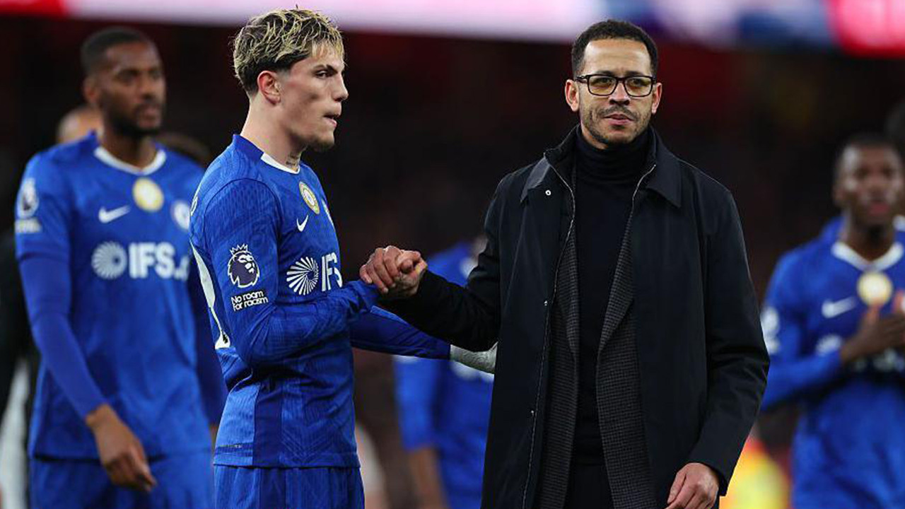 Chelsea 5.5 yıl sözleşme imzaladığı Liam Rosenior'ı 5 ay dolmadan kovdu