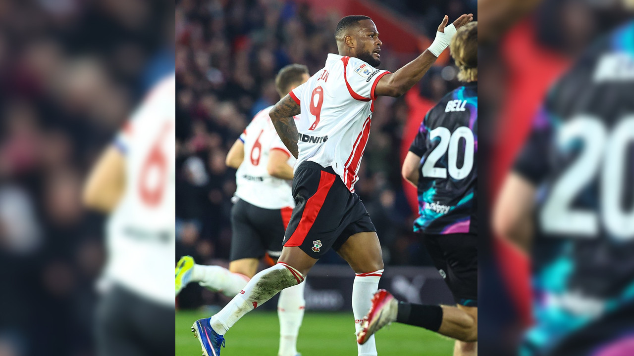 Eski Beşiktaşlı Larin kafa koydu, takımını Premier Lig'e çıkaracak