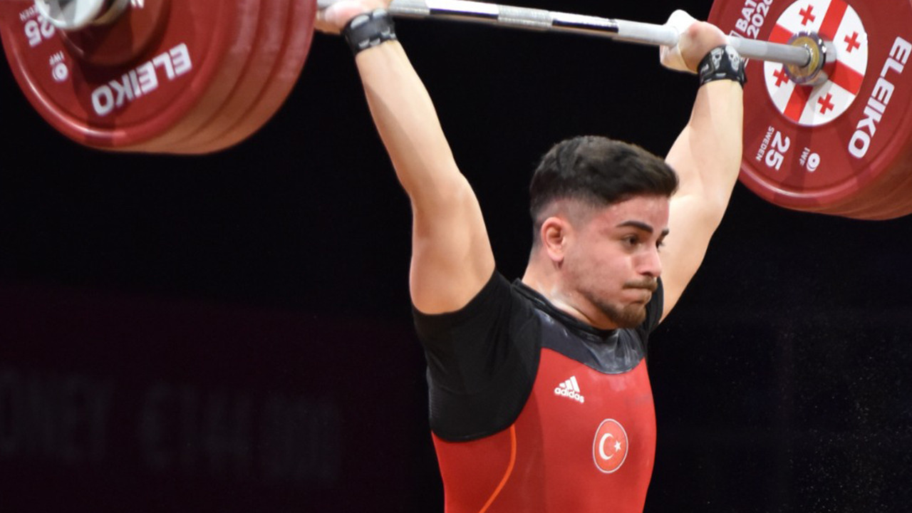 Milli halterci Kaan Kahriman Avrupa Şampiyonası’nda gümüş madalya kazandı