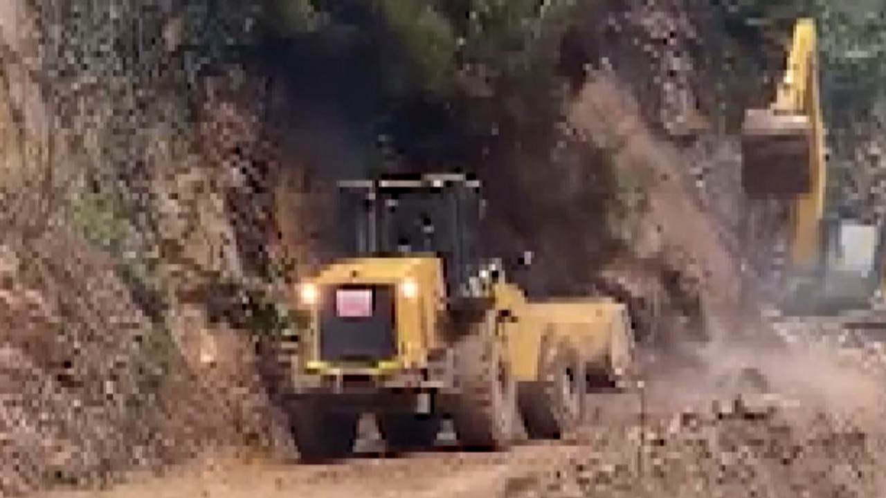 Yolu açayım derken... Canını saniyelerle kurtardı