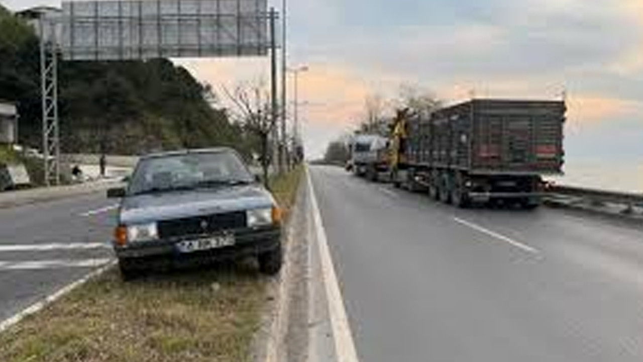 Zonguldak Alaplı’da feci kaza: Tırın çarptığı otomobil ters dönüp refüje çıktı