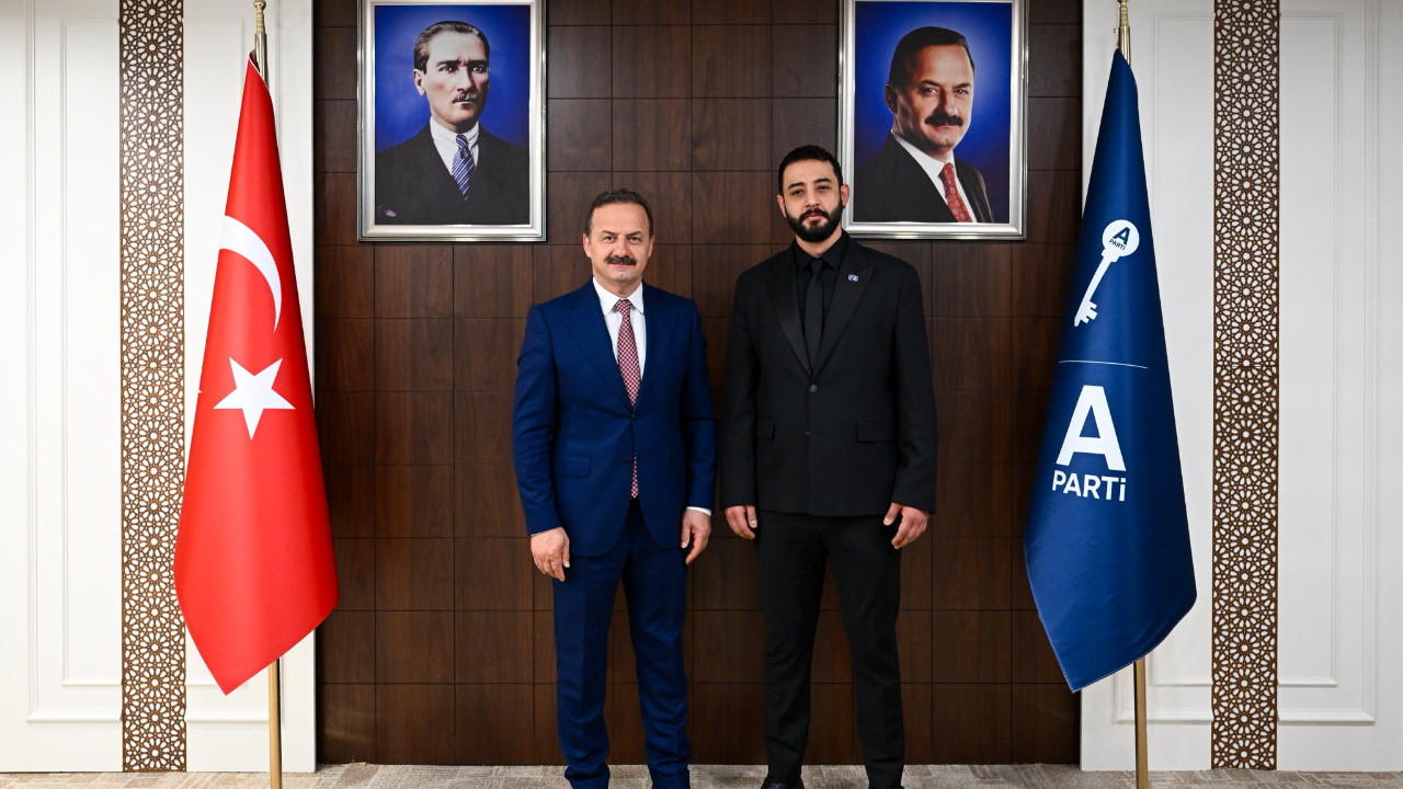 Ağıralioğlu rozetleri taktı: Anahtar Parti’ye iki yeni isim katıldı