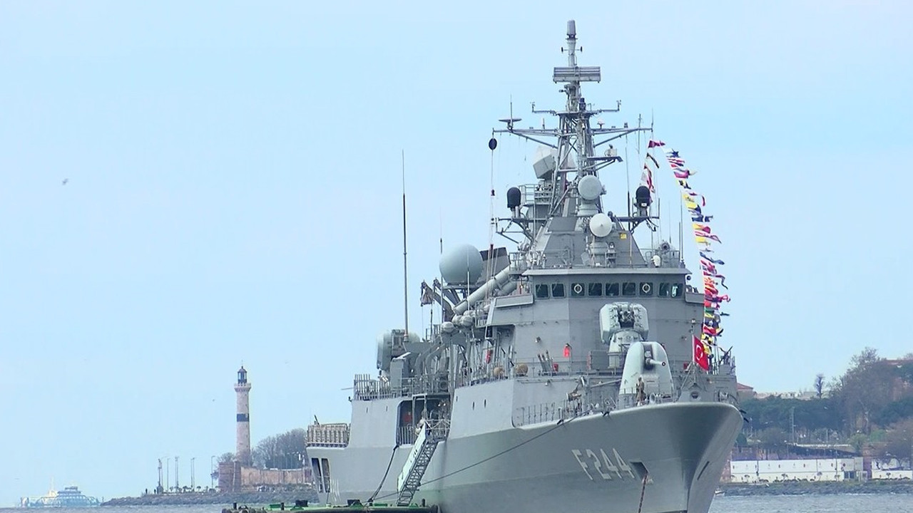 Beşiktaş açıklarında savaş gemisi: Kapılarını çocuklar için açtı