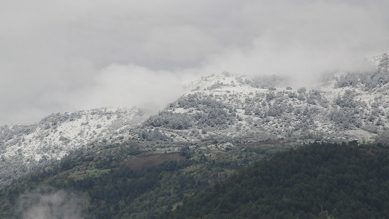 Çorum’un yüksek kesimlerine kar yağdı