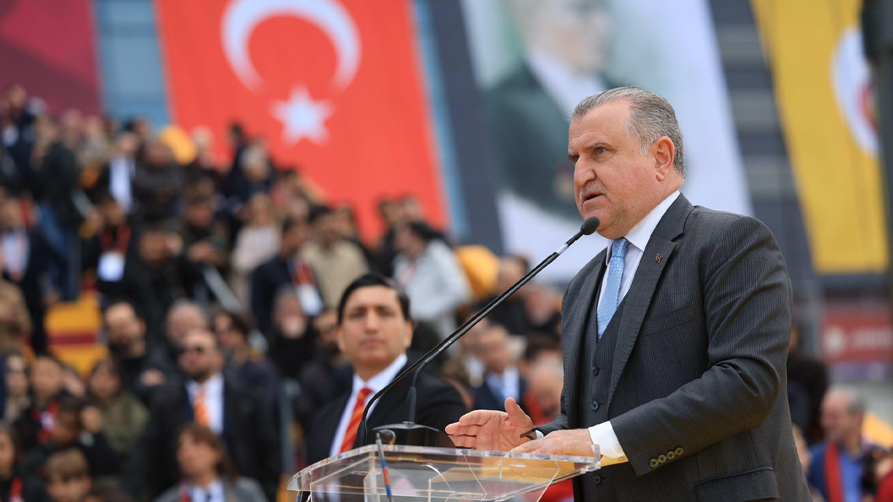 Galatasaray'ın temel atma töreninde Bakan Bak'tan büyük gaf: 'Şampiyon Cimbom'