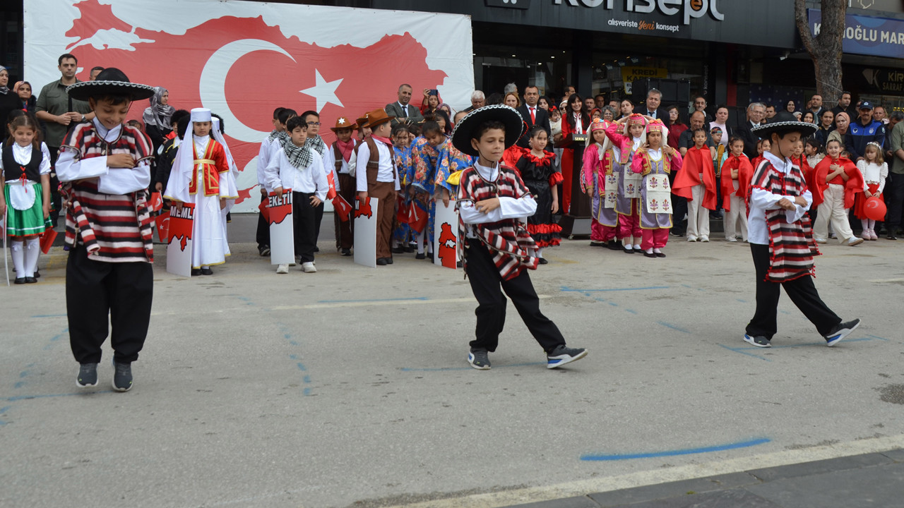 Gören bir daha baktı: Üçüzlerden şov