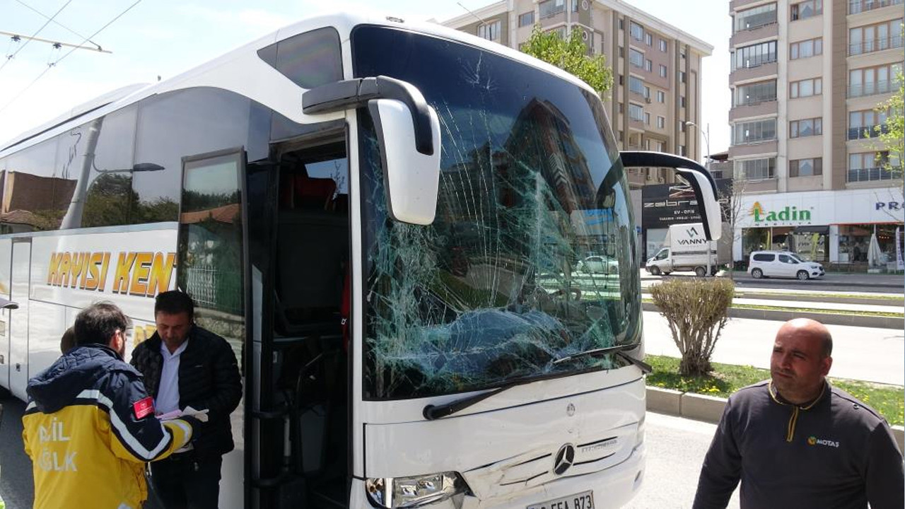Malatya'da iki otobüs çarpıştı, 2 kişi yaralandı