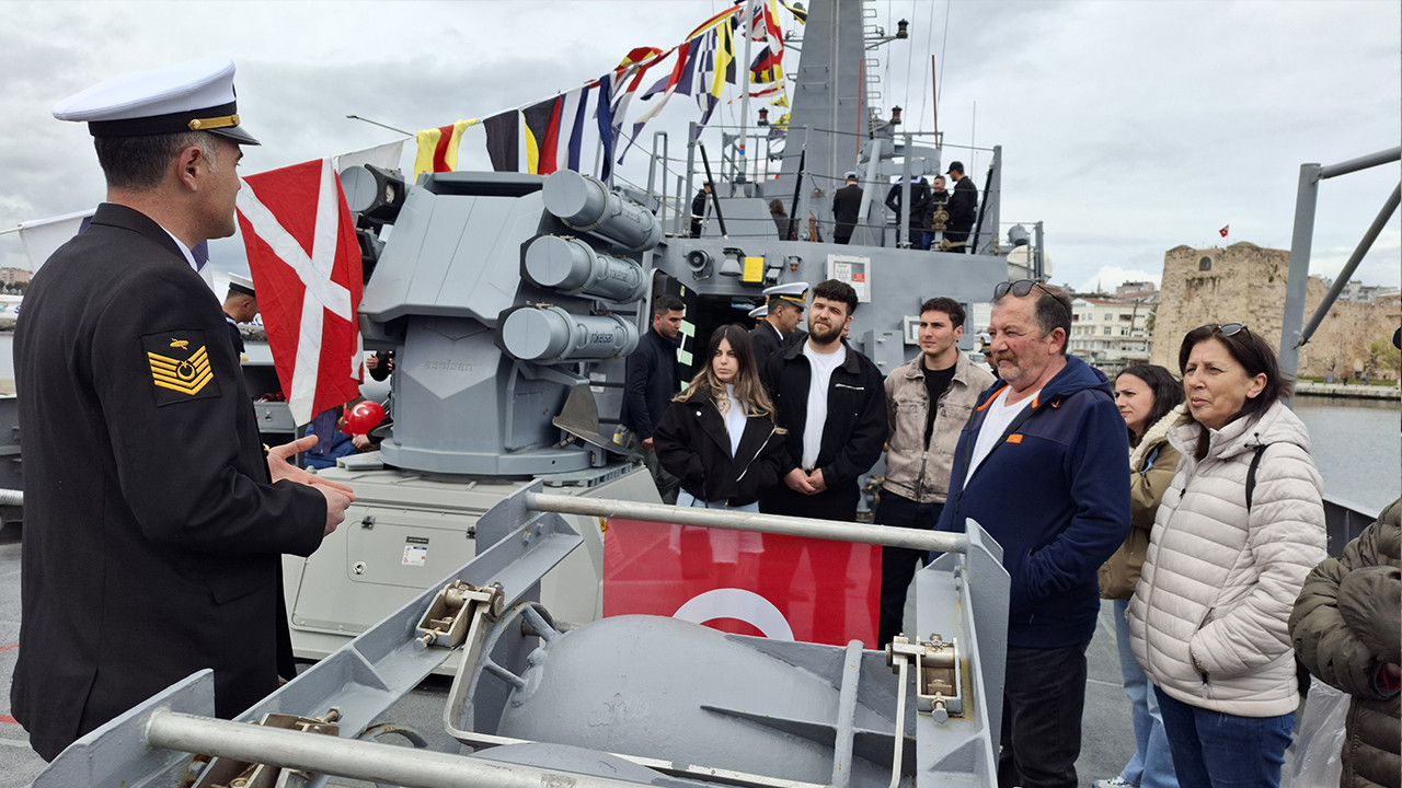 Türk Donanması'ndan Sinop'ta 23 Nisan kutlaması: Vatandaşlardan yoğun ilgi