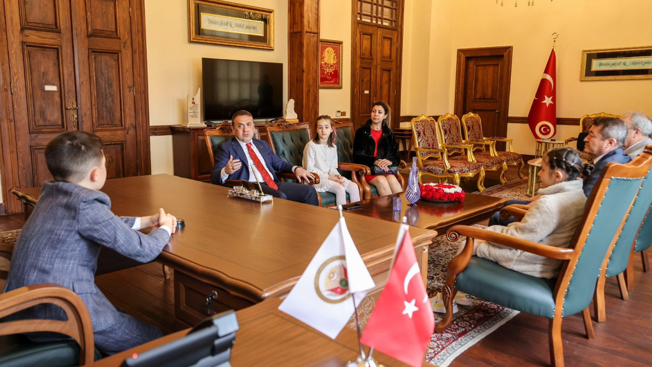 Bilecik’te Valilik koltuğu minik Yiğit’e emanet