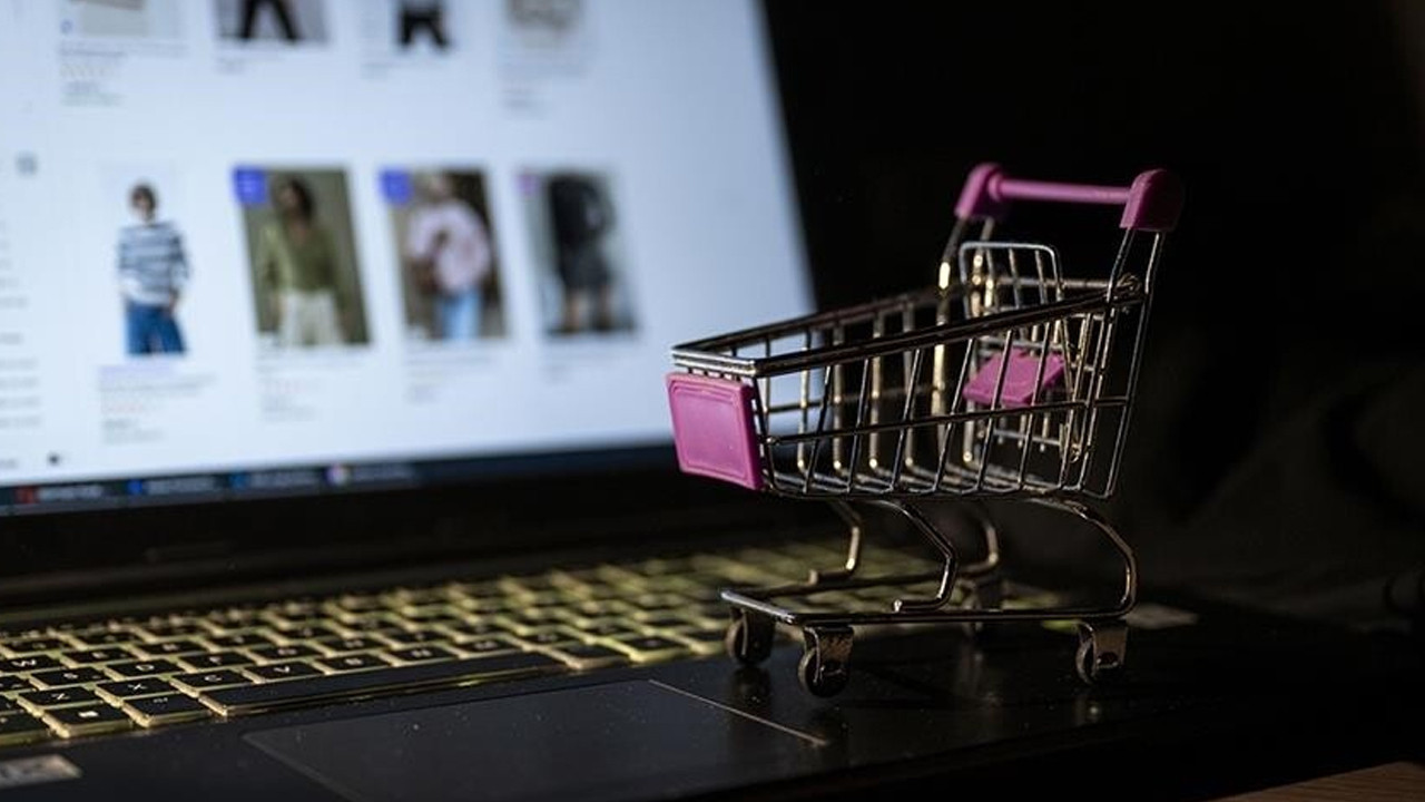 E-ticarette işlem sayısı zirve yaptı: Artış dudak uçuklattı