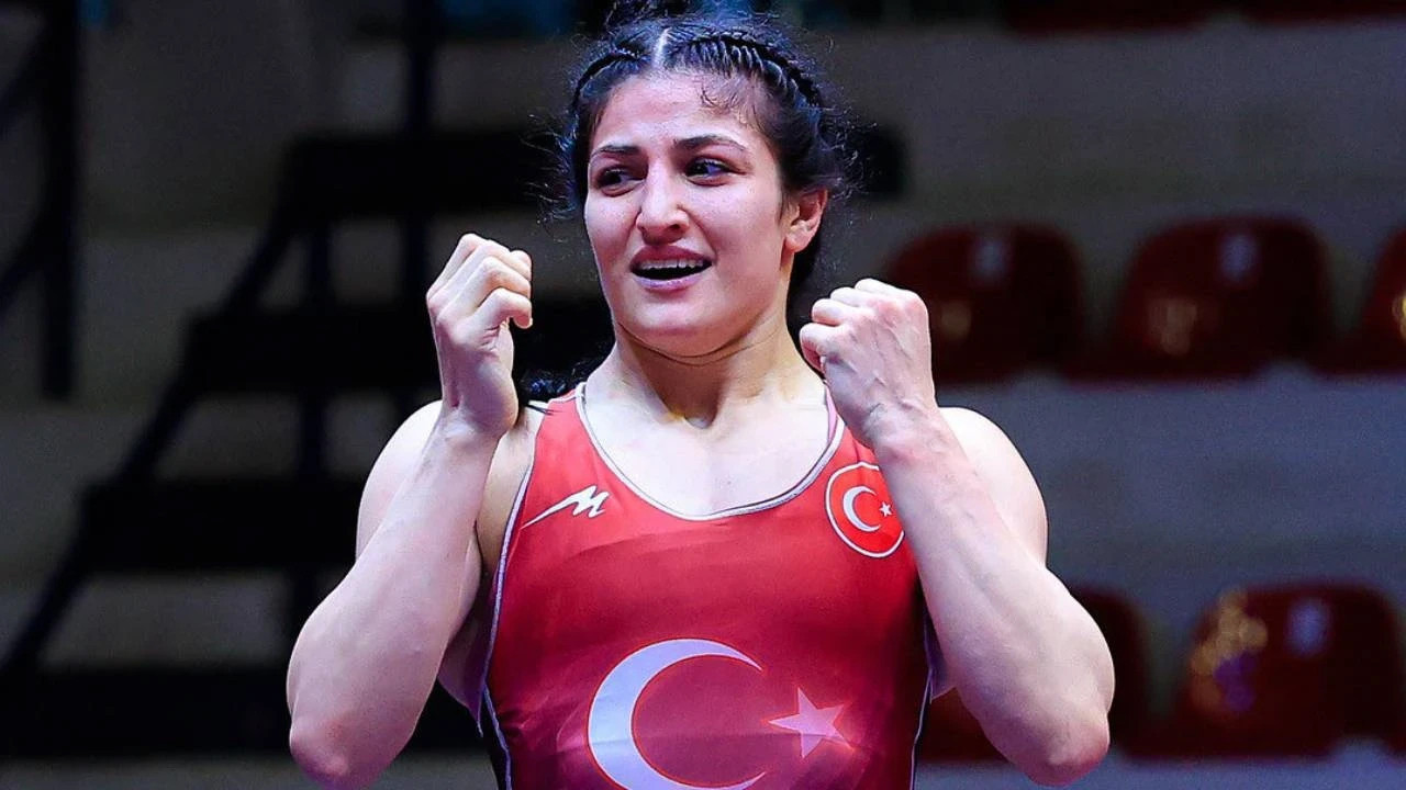 Elvira Süleyman Kamaloğlu, gümüş madalya kazandı