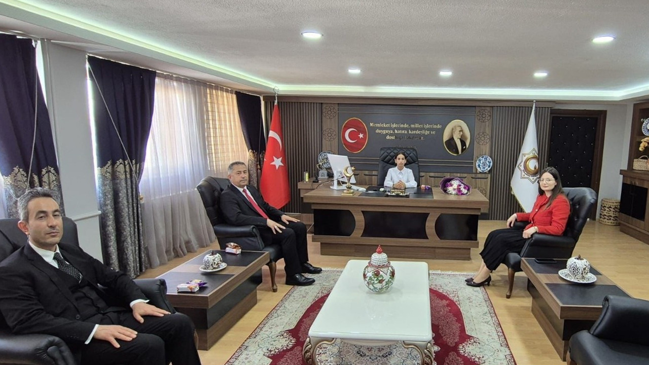 Gülağaç’ta 23 Nisan coşkusu: Kaymakamlık makamı çocuklara emanet